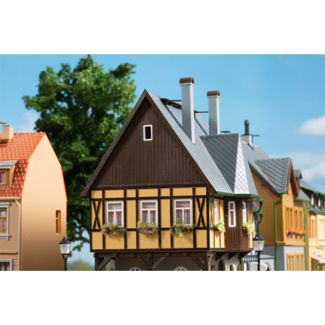 Auhagen H0 / TT 12343 Wohnhaus Bahnhofstraße 1