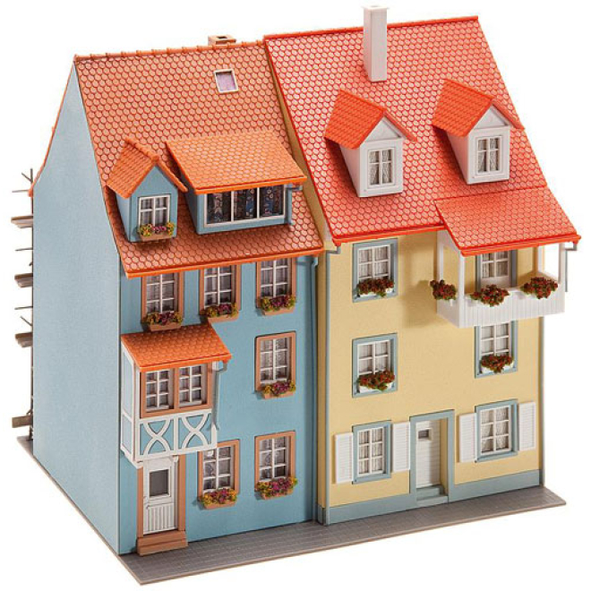 Faller H0 130494 2 Kleinstadthäuser mit Malergerüst