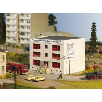 Piko Classic H0 61150 Plattenbau Polytechnische Oberschule