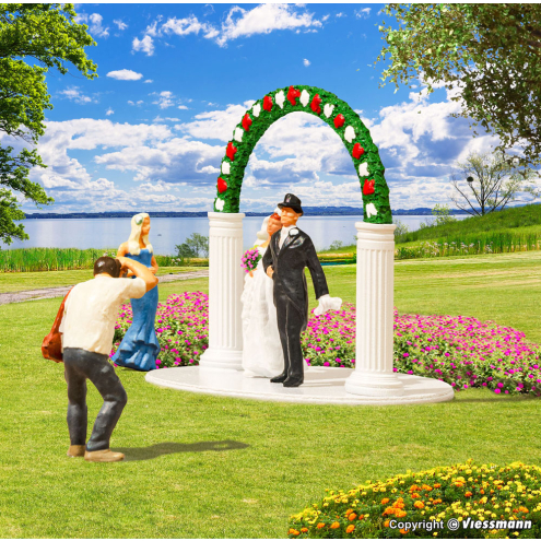 Vollmer H0 42365 Figuren-Set Brautpaar mit Traubogen