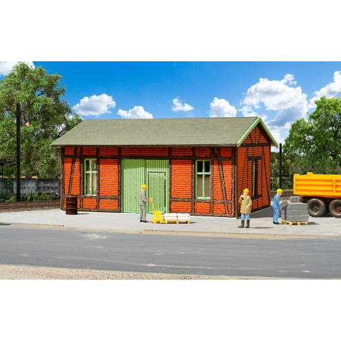 Vollmer N 47556 Werkstatt mit Ziegel-/Fachwerkfassade - Polyplate Bausatz