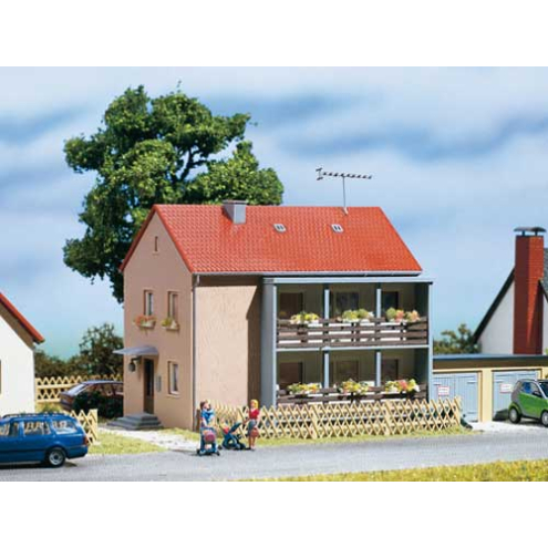 Auhagen H0 / TT 12236 Mehrfamilienhaus