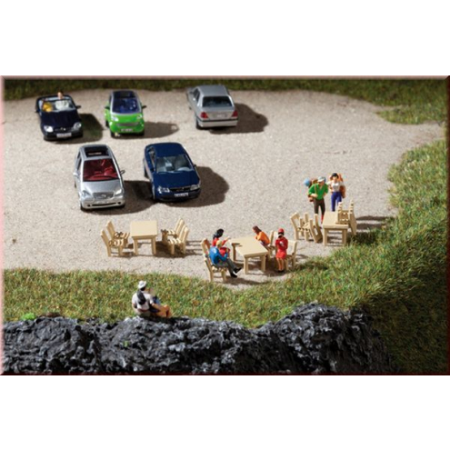 Auhagen H0 41607 Holztische, Holzstühle