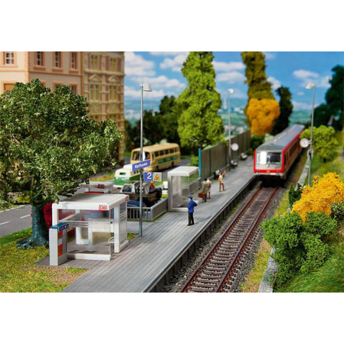 Faller H0 120240 Moderne Wartehäuschen mit Zubehör