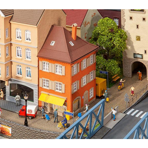 Faller H0 130617 Eckhaus mit Post