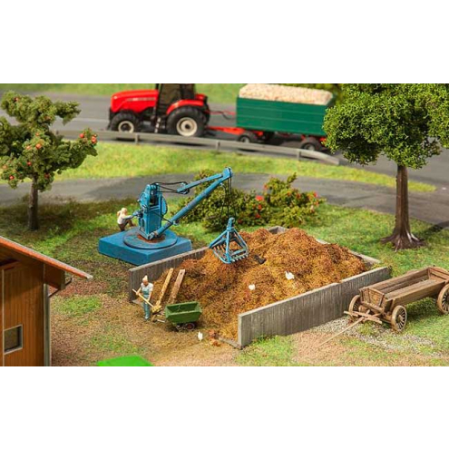 Faller H0 180381 Misthaufen mit Kran