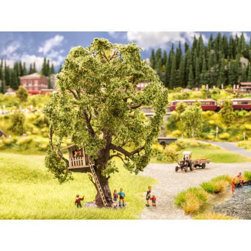 Noch H0 21765 Baum mit Baumhaus