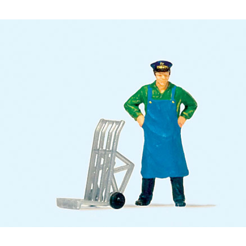 Preiser H0 28125 Dienstmann stehend, Gepäckkarren