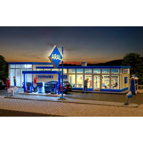 Kibri H0 38544 Historische ARAL Tankstelle inkl. LED-Beleuchtung